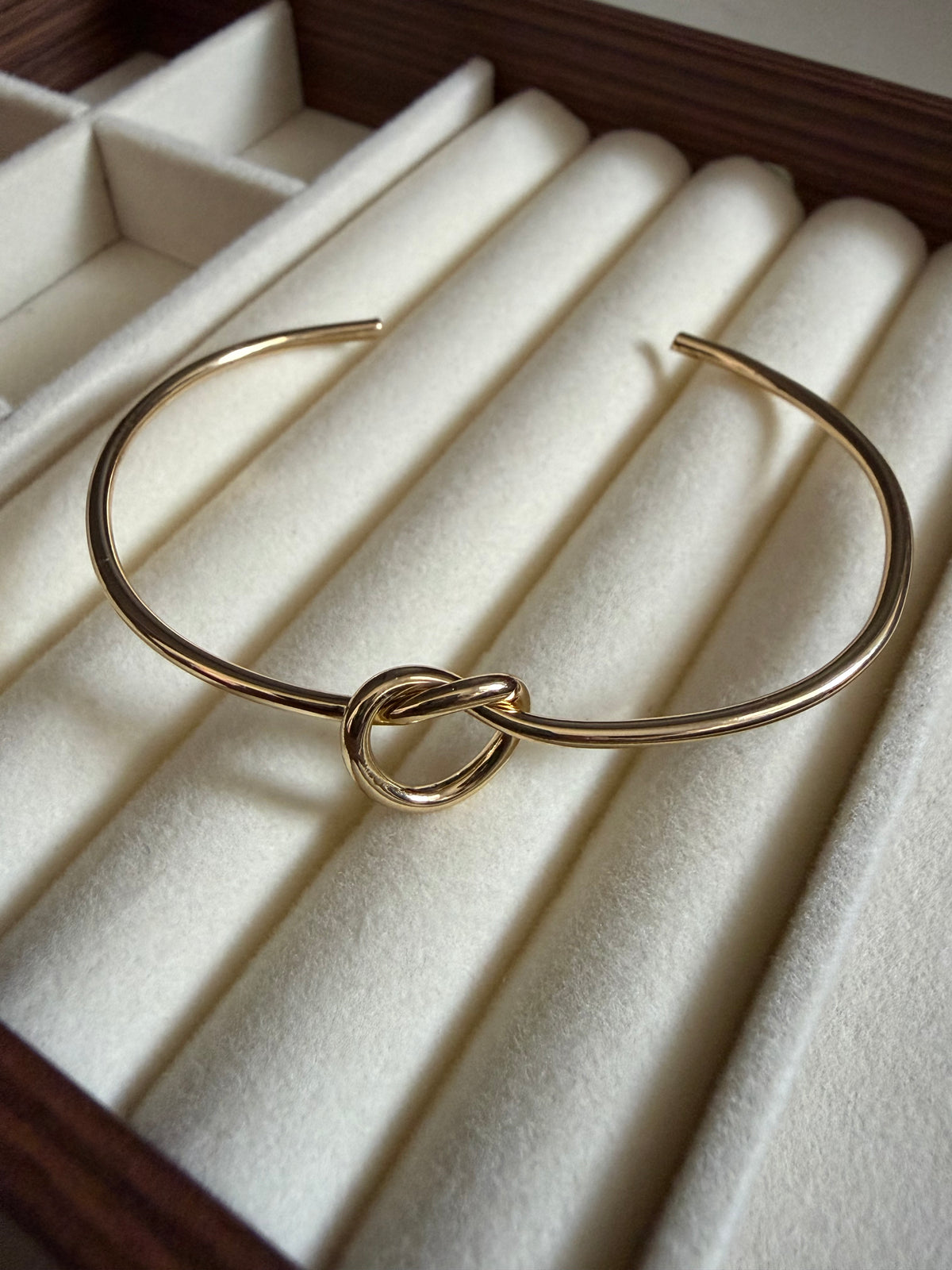 Eternal knot cuff (Adjustable)