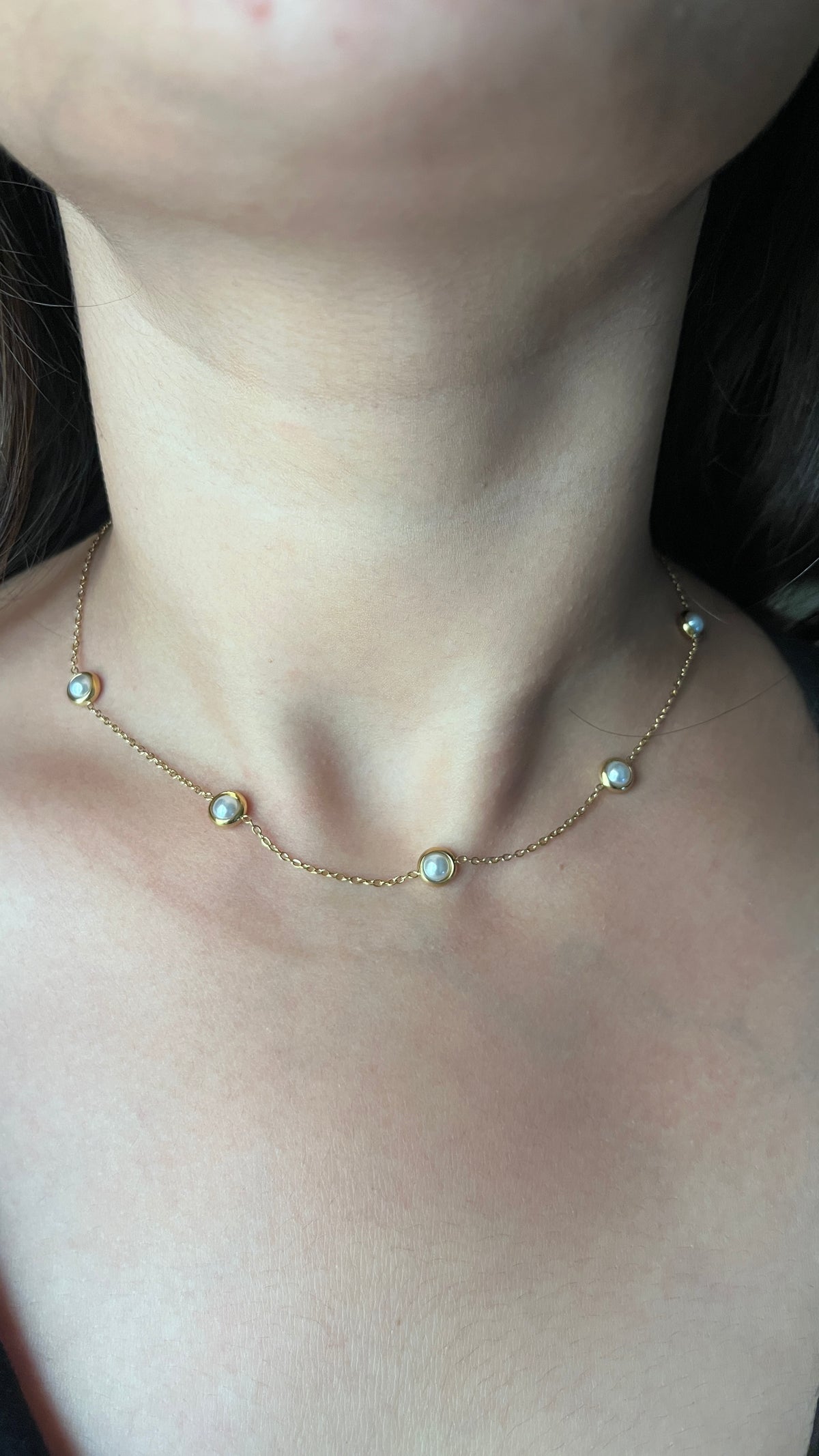 Pearl choker necklace