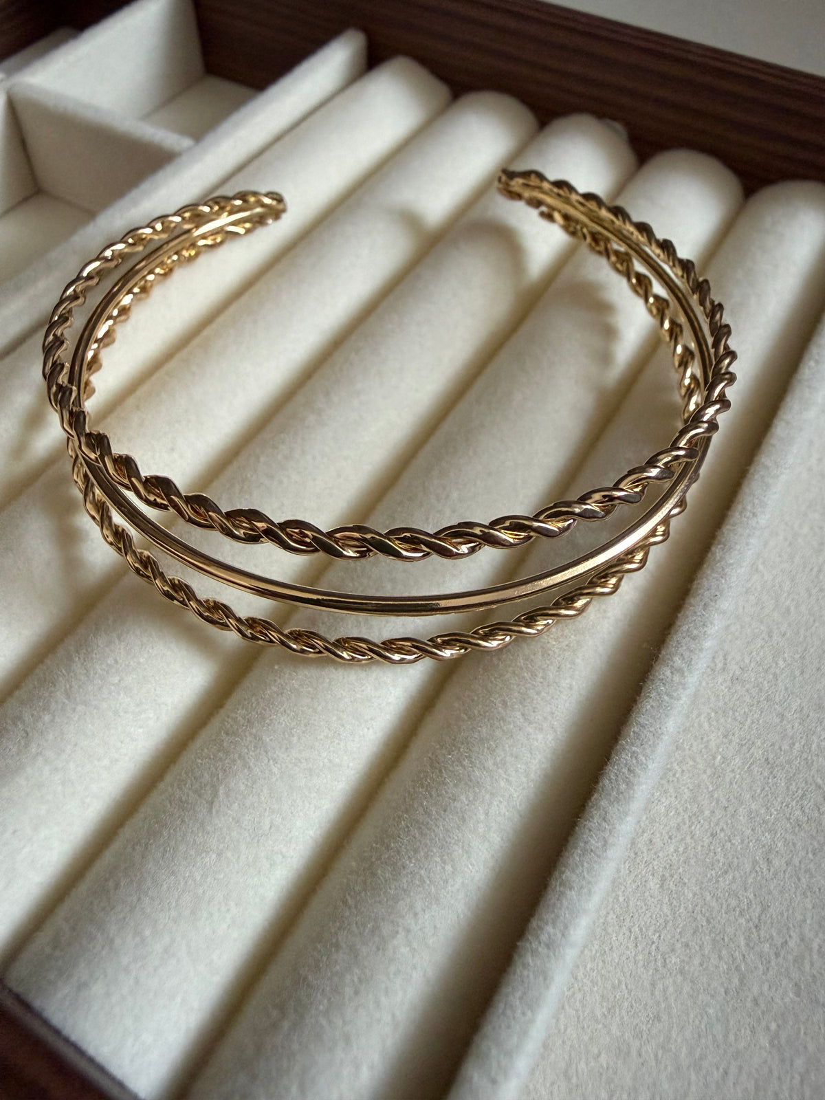 Three layered twisted cuff(Adjustable)