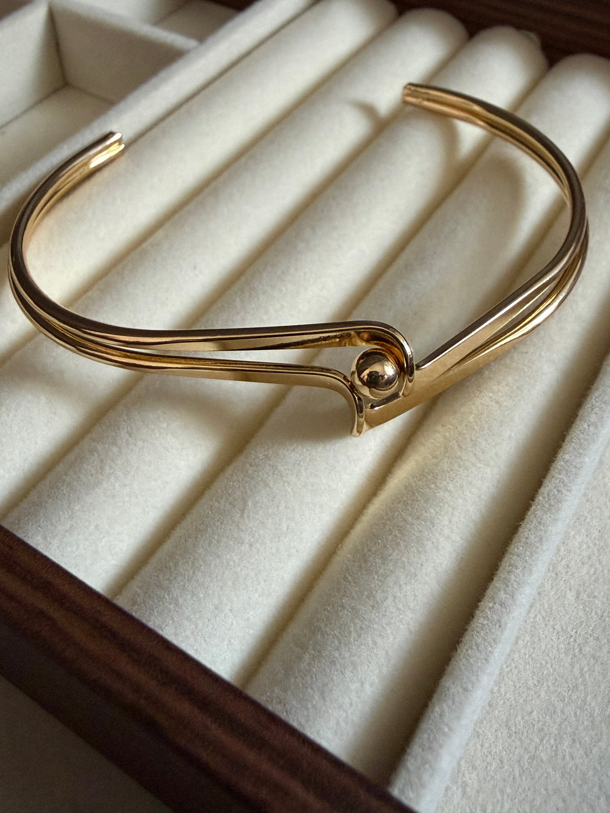 Orbit knot cuff(Adjustable)
