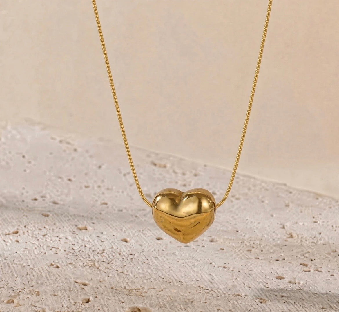 Mini gold heart pendant