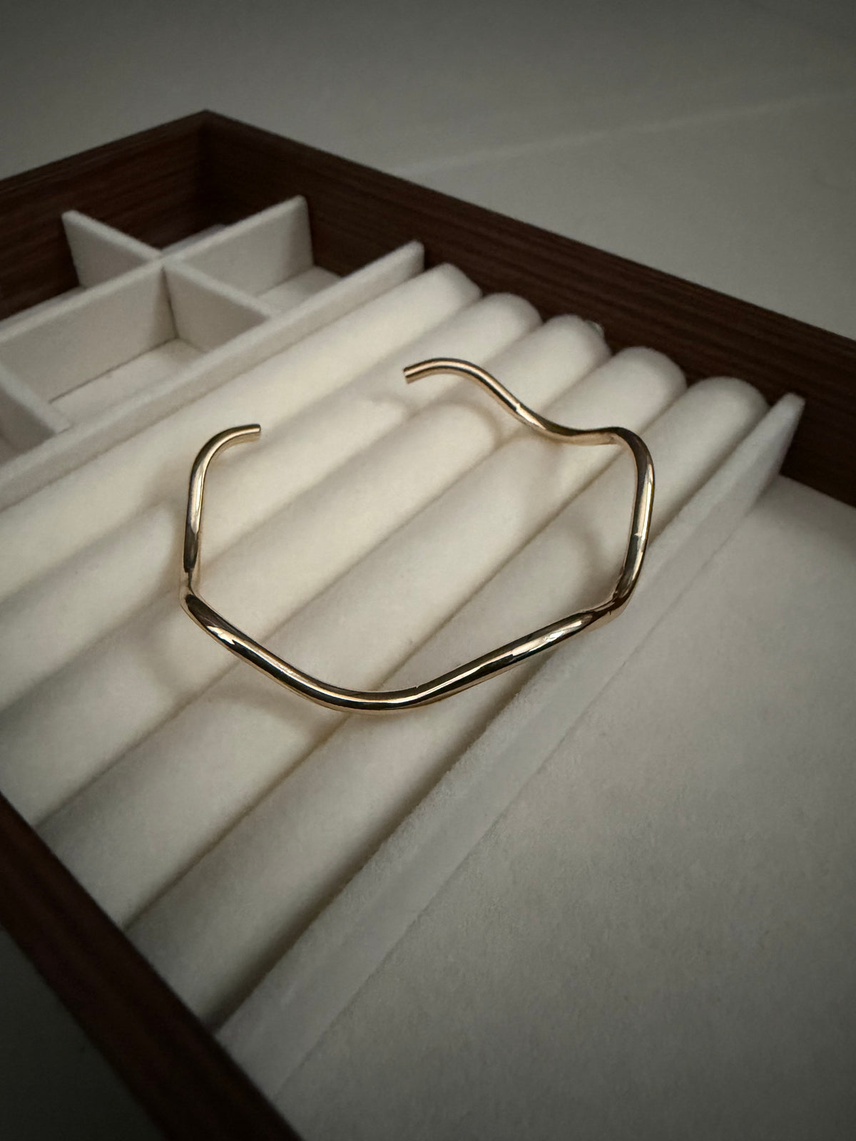 Sculpted curve cuff(Adjustable)