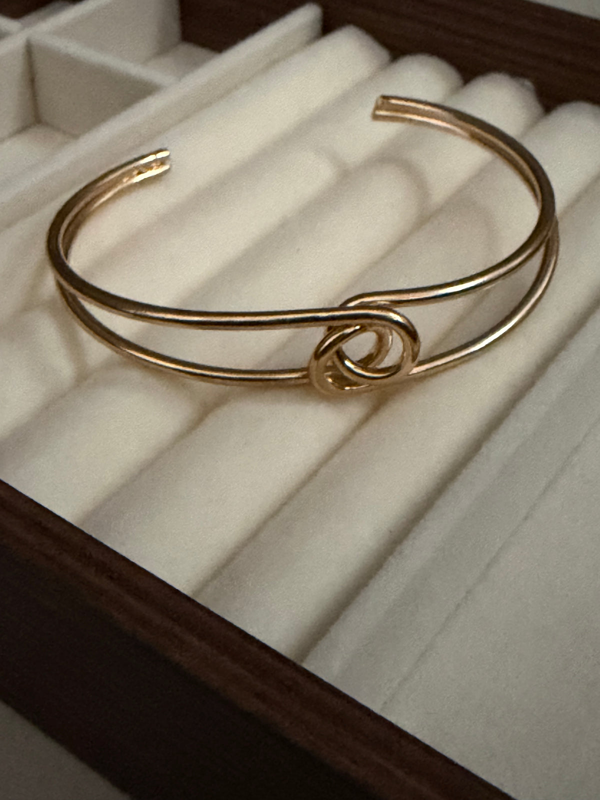 Twisted loop cuff(Adjustable)