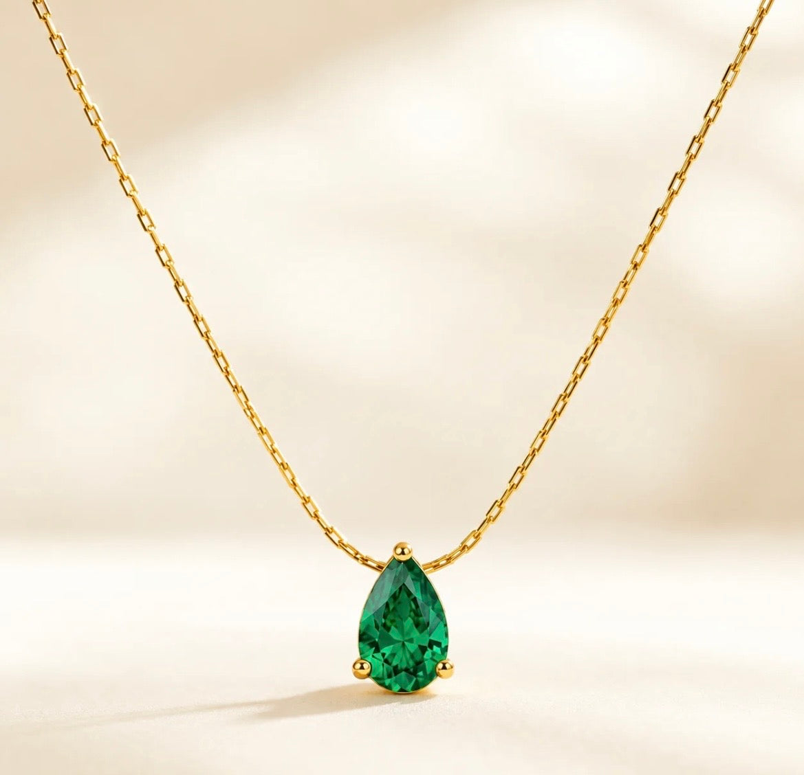 Green solitaire Necklace