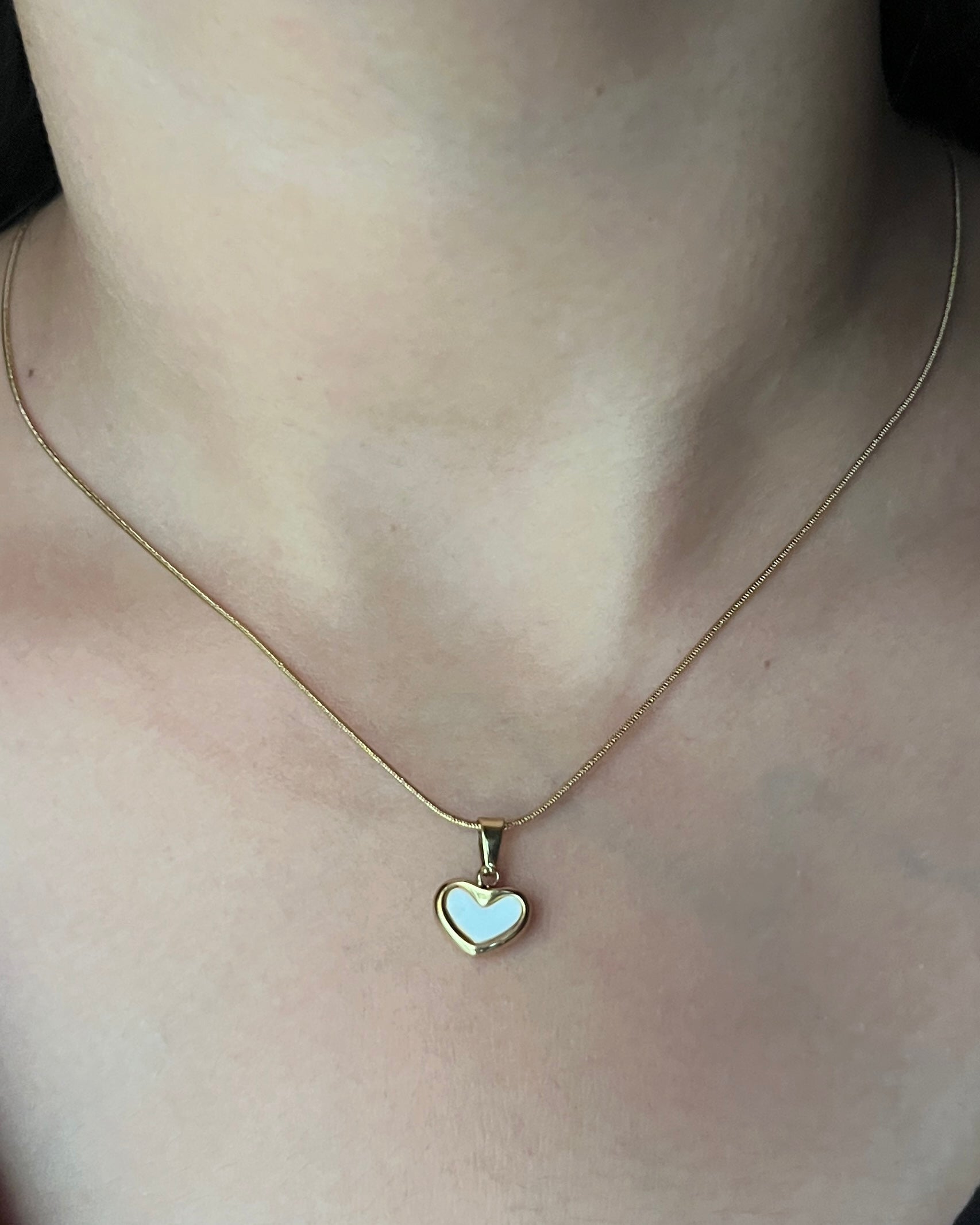 Pintreset White heart Necklace